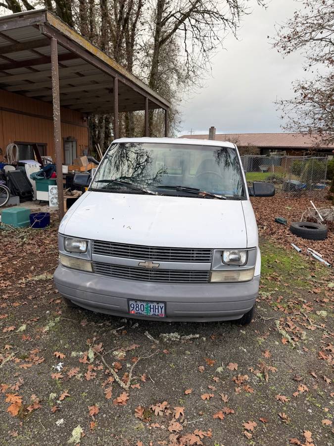 Chevy-astro-1995-white-3