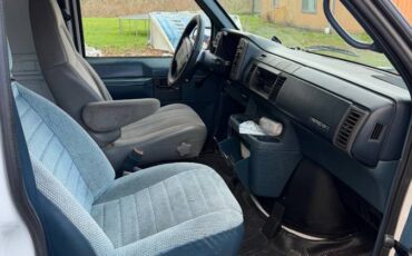 Chevy-astro-1995-white-4