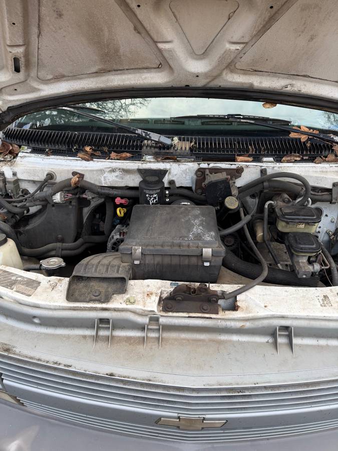 Chevy-astro-1995-white-8