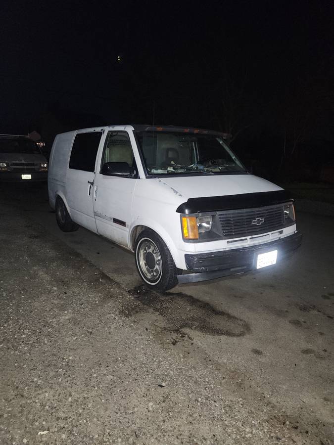 Chevy-astro-cargo-van-1991-white-2