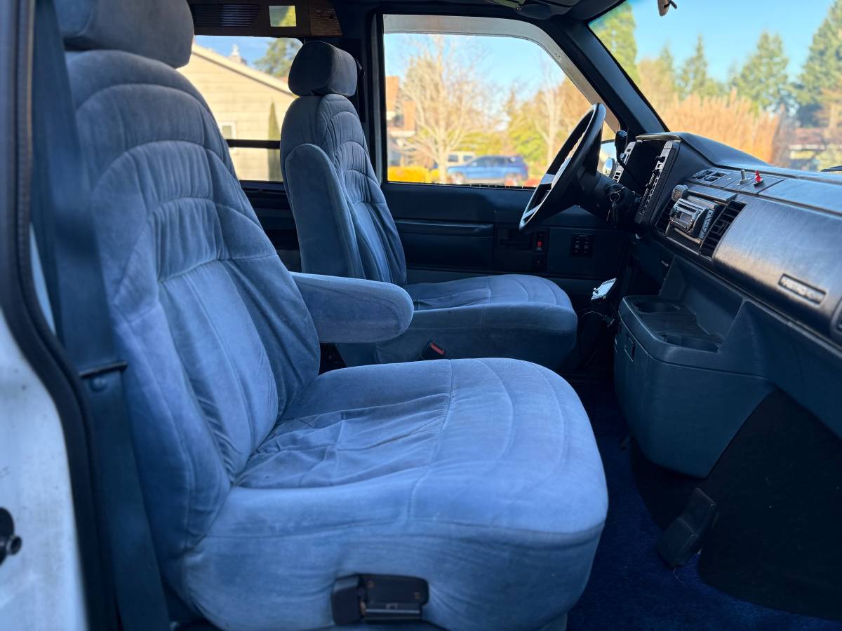 Chevy-astro-van-1994-white-1