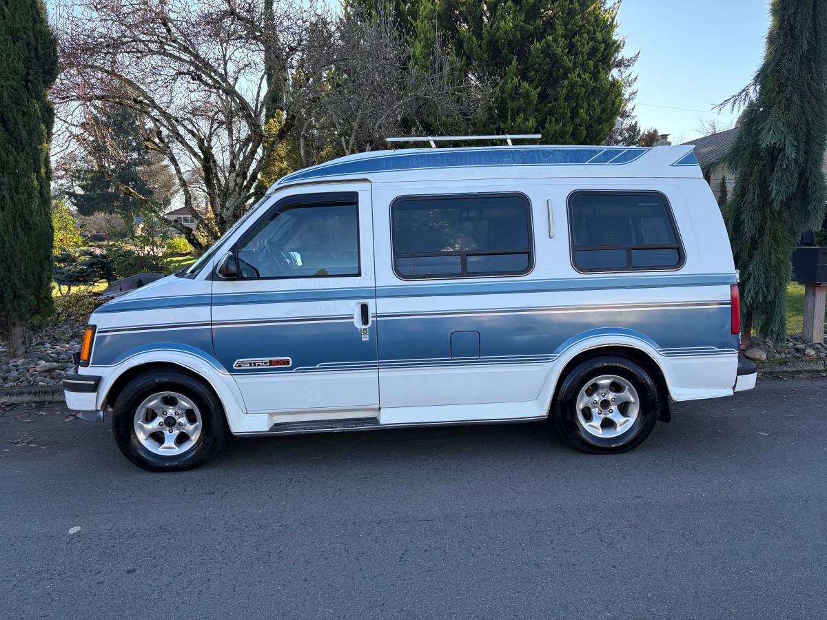 Chevy-astro-van-1994-white-2