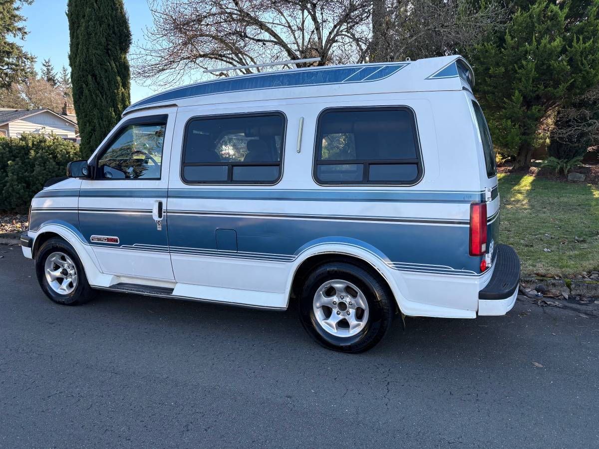 Chevy-astro-van-1994-white-4
