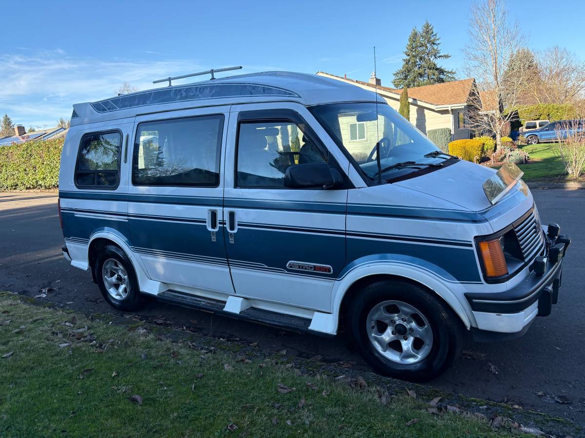Chevy-astro-van-1994-white-5