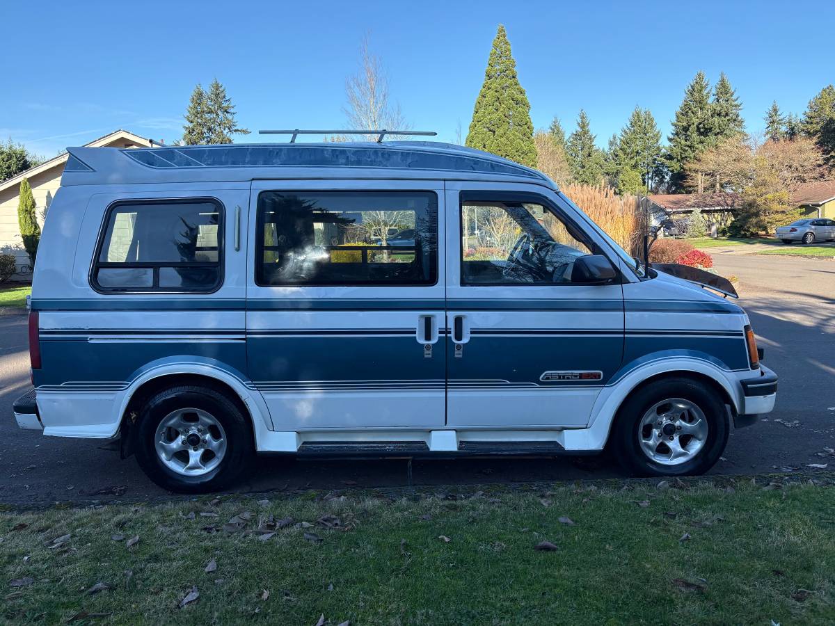 Chevy-astro-van-1994-white-6