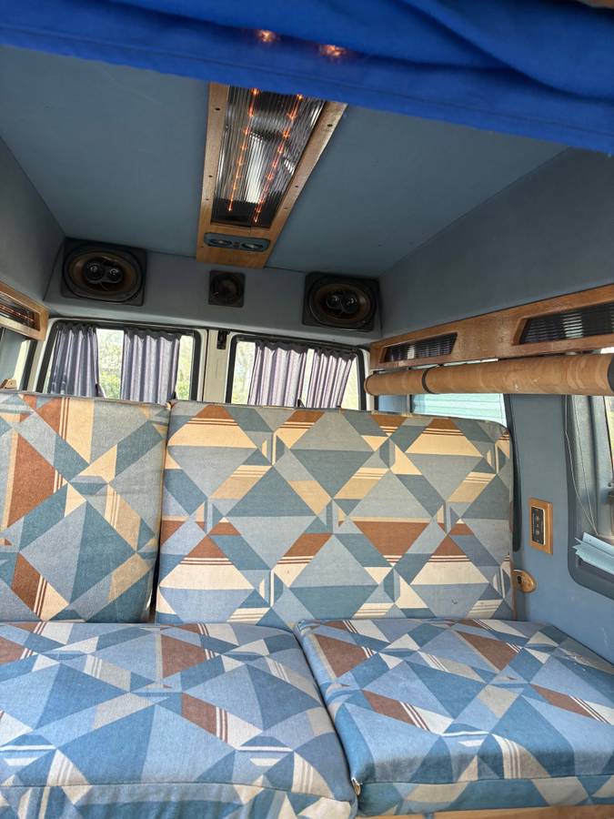 Chevy-astro-van-1994-white-9