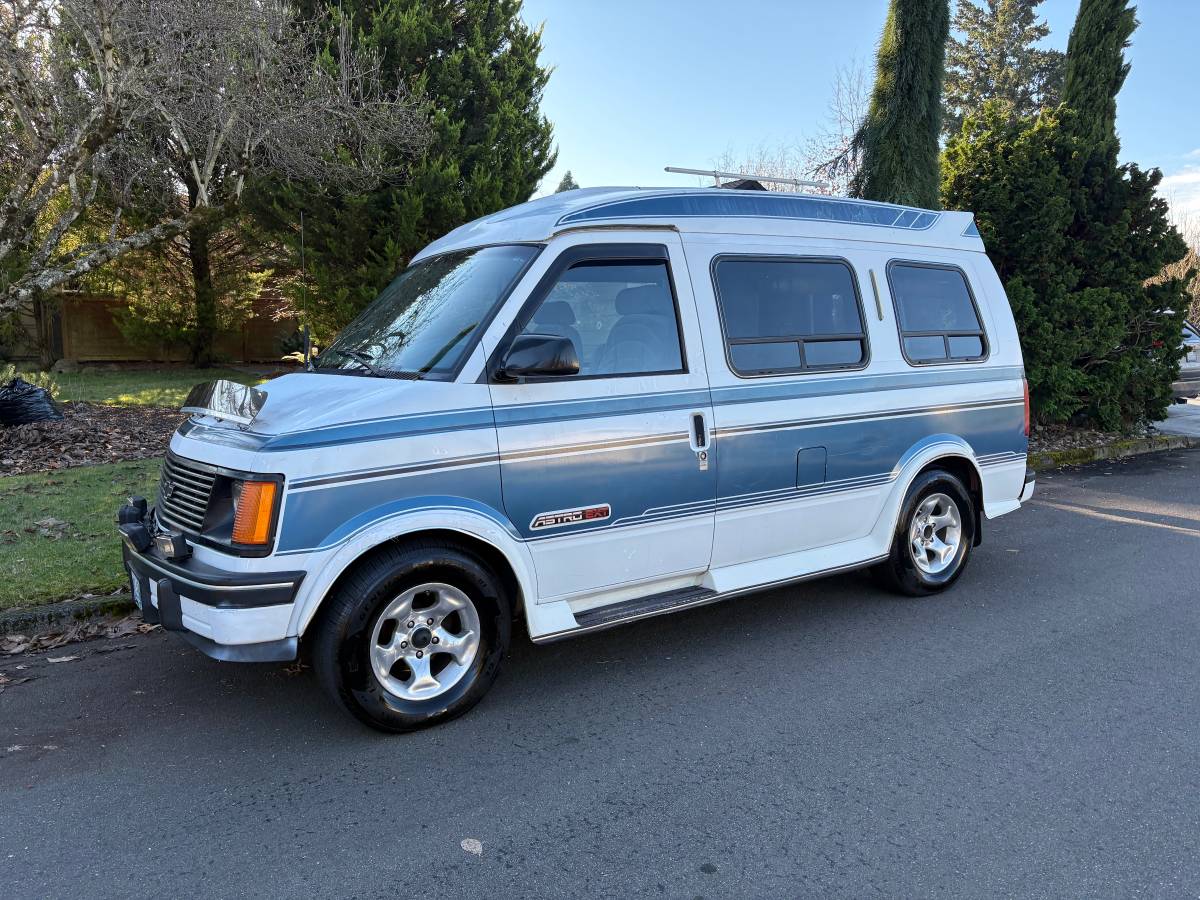 Chevy-astro-van-1994-white