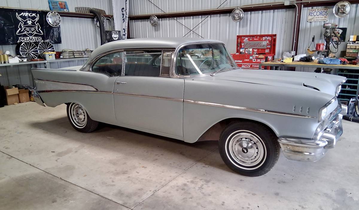 Chevy-bel-air-1957-grey-11