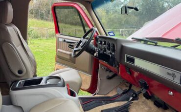 Chevy-blazer-1982-red-8