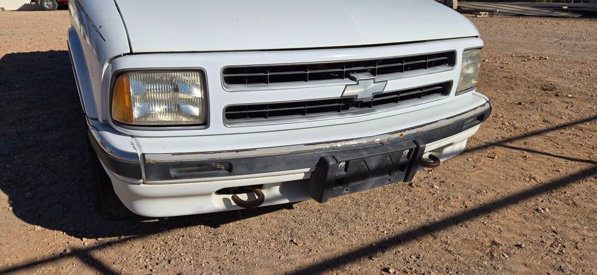 Chevy-blazer-1987-white-10