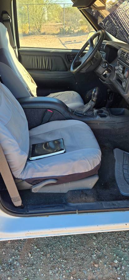 Chevy-blazer-1987-white-16