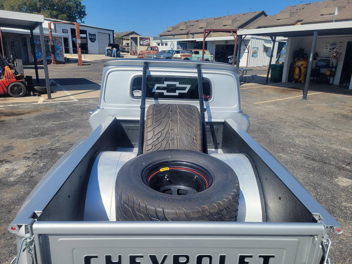 Chevy-c-10-1960-silver-12
