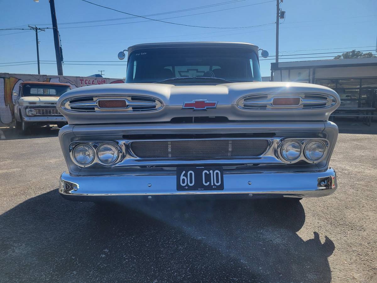 Chevy-c-10-1960-silver-4