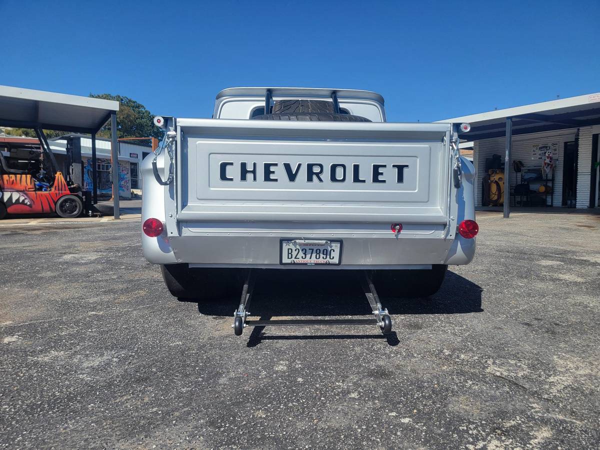 Chevy-c-10-1960-silver-8