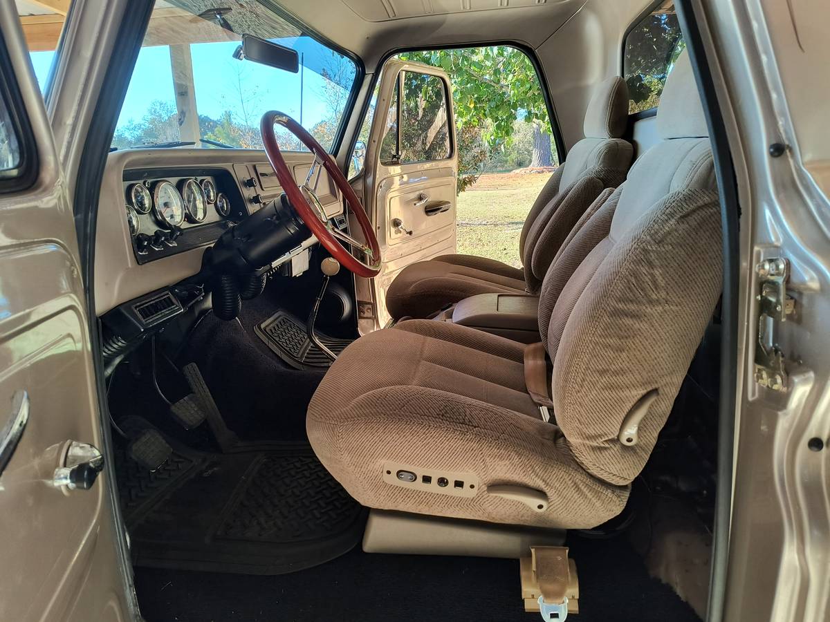 Chevy-c-10-1965-brown-6