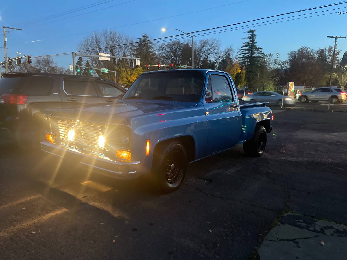 Chevy-c-10-1977-blue-3
