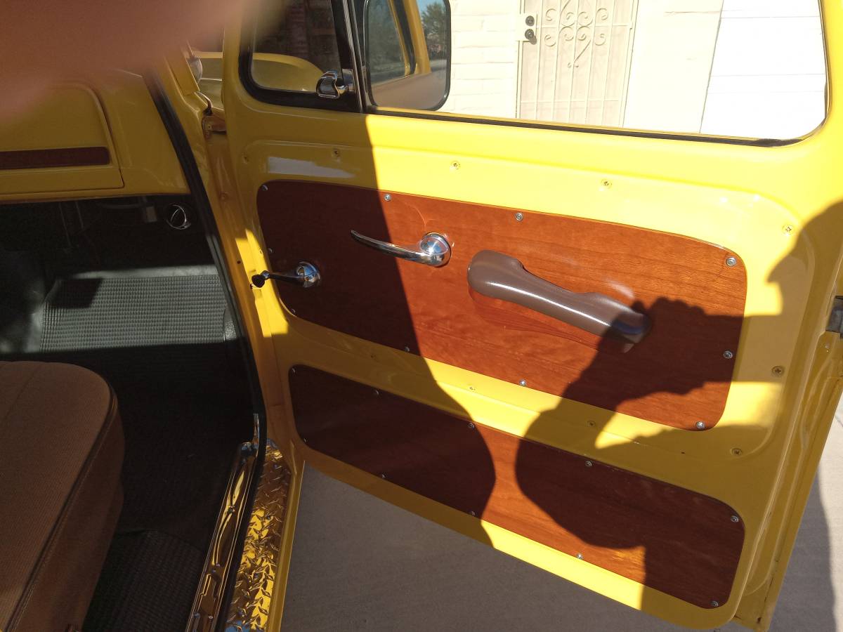 Chevy-c10-1966-yellow-10