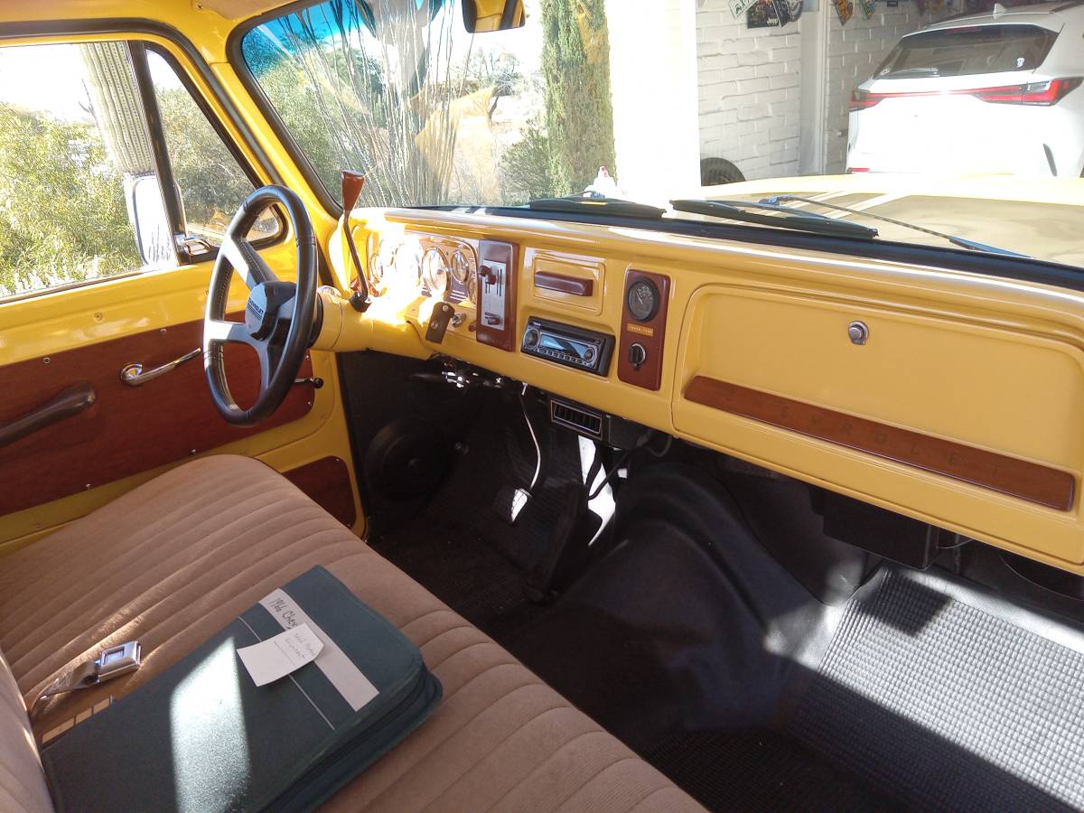 Chevy-c10-1966-yellow-11