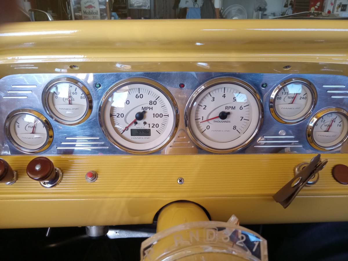 Chevy-c10-1966-yellow