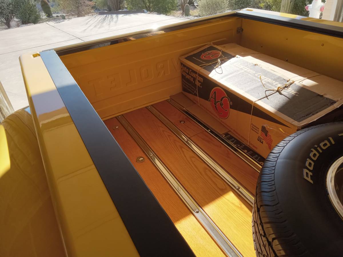 Chevy-c10-1966-yellow-3