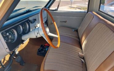 Chevy-c10-1967-custom-9