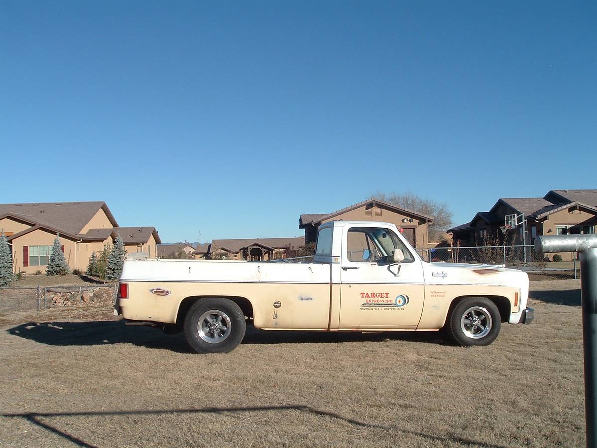 Chevy-c10-pickup-1974-custom-12