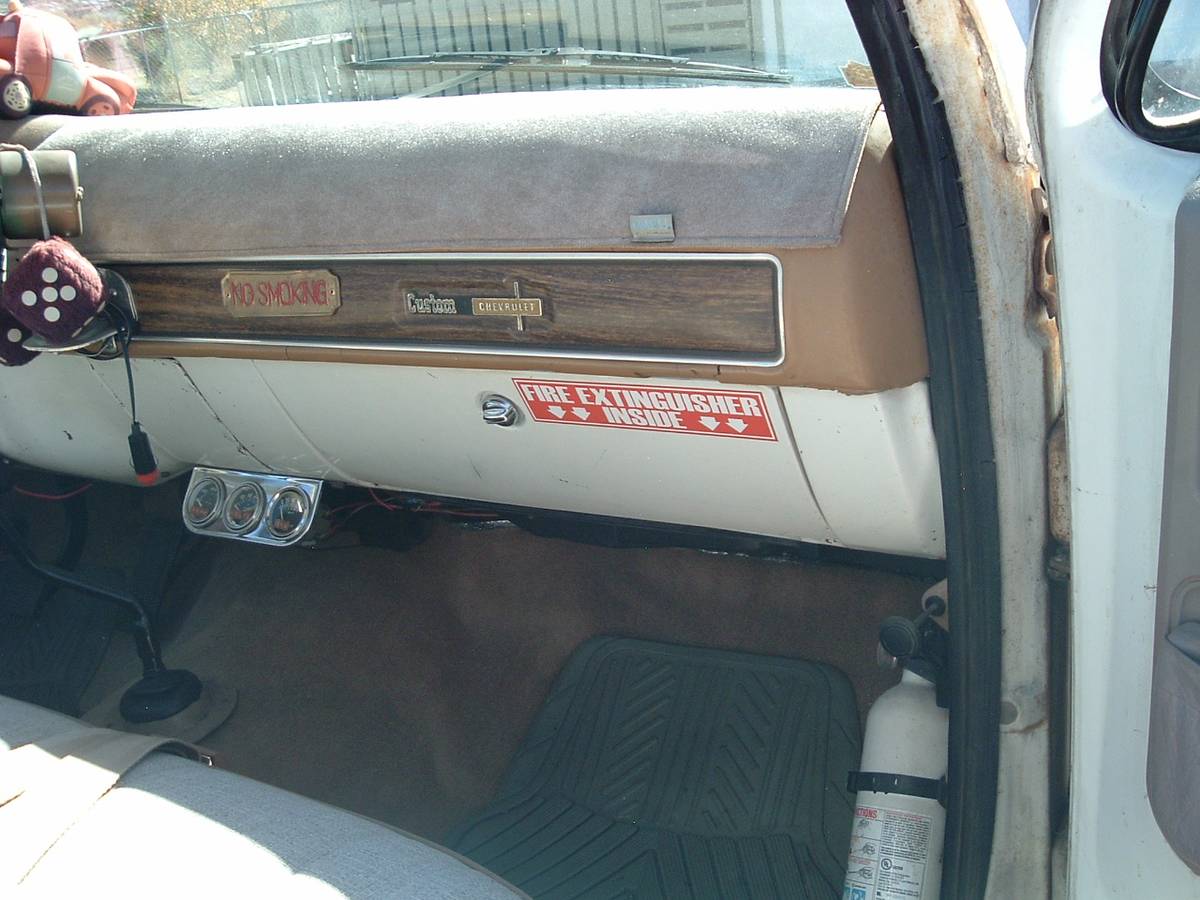 Chevy-c10-pickup-1974-custom-8