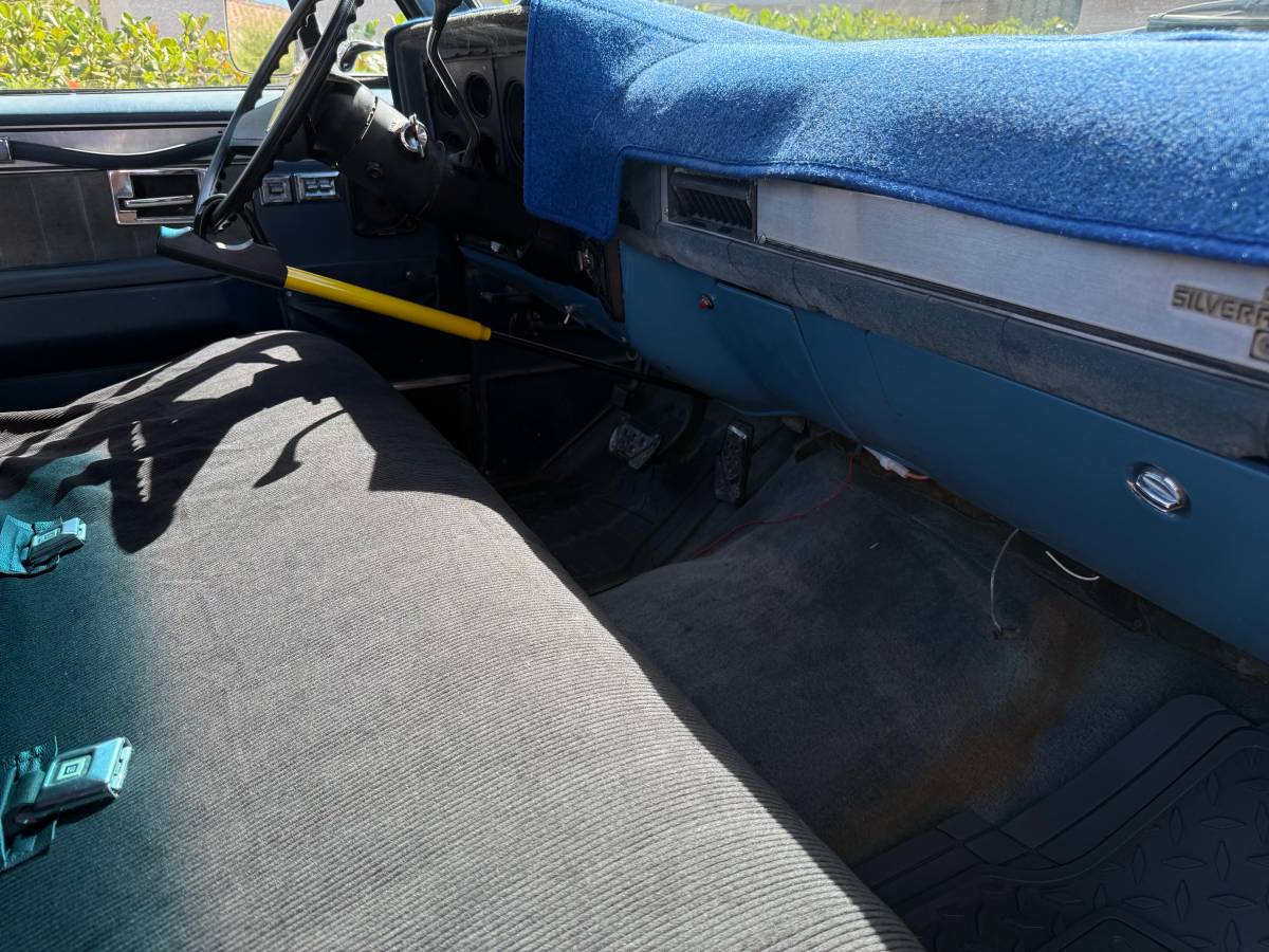 Chevy-c10-truck-1975-grey-4