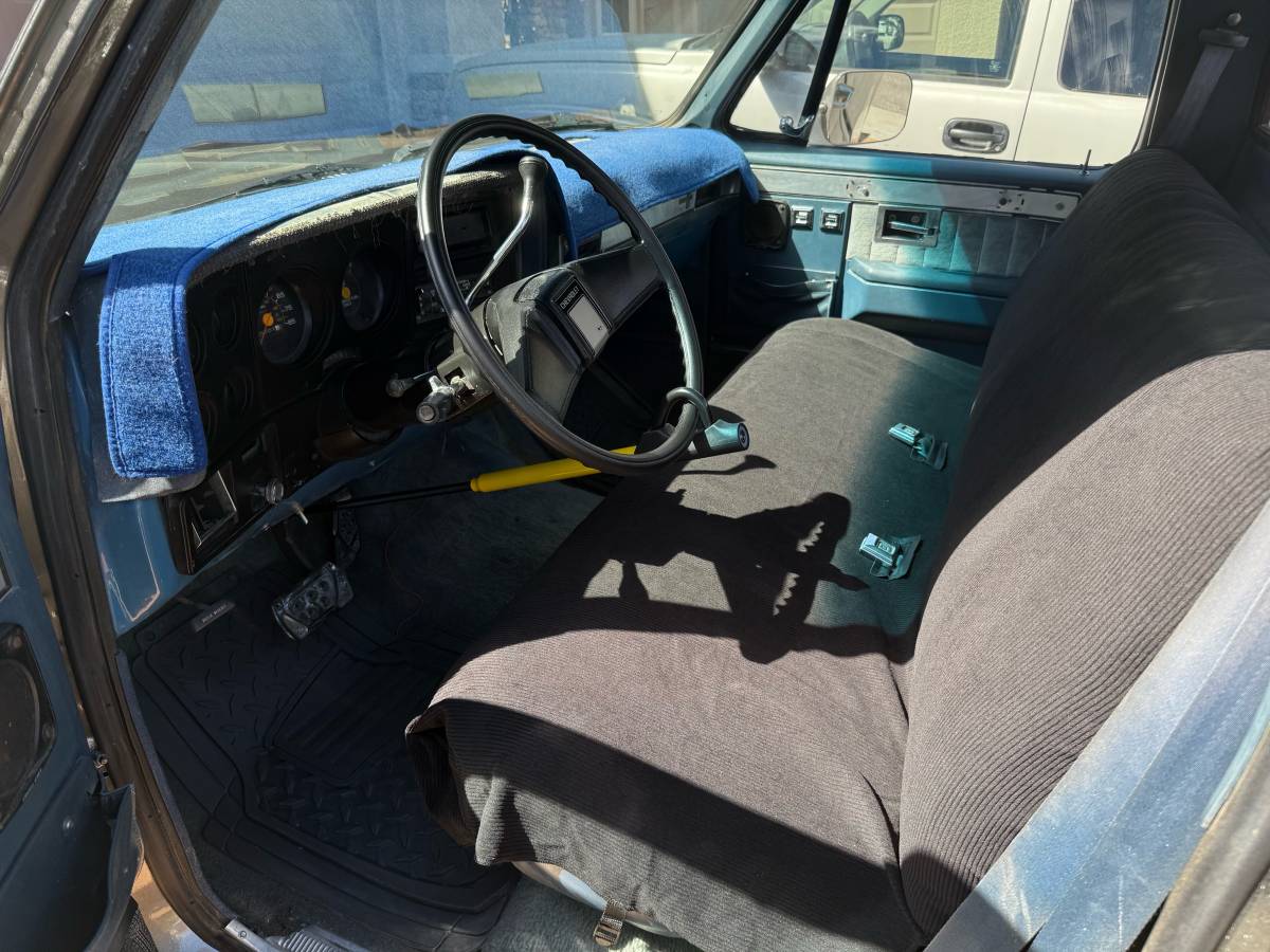 Chevy-c10-truck-1975-grey-7