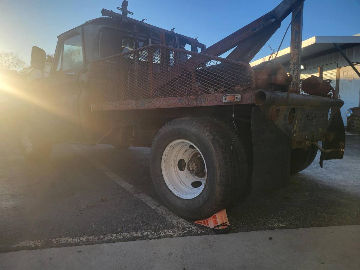 Chevy-c20-1965-brown-3