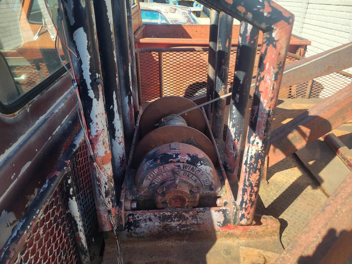 Chevy-c20-1965-brown-7