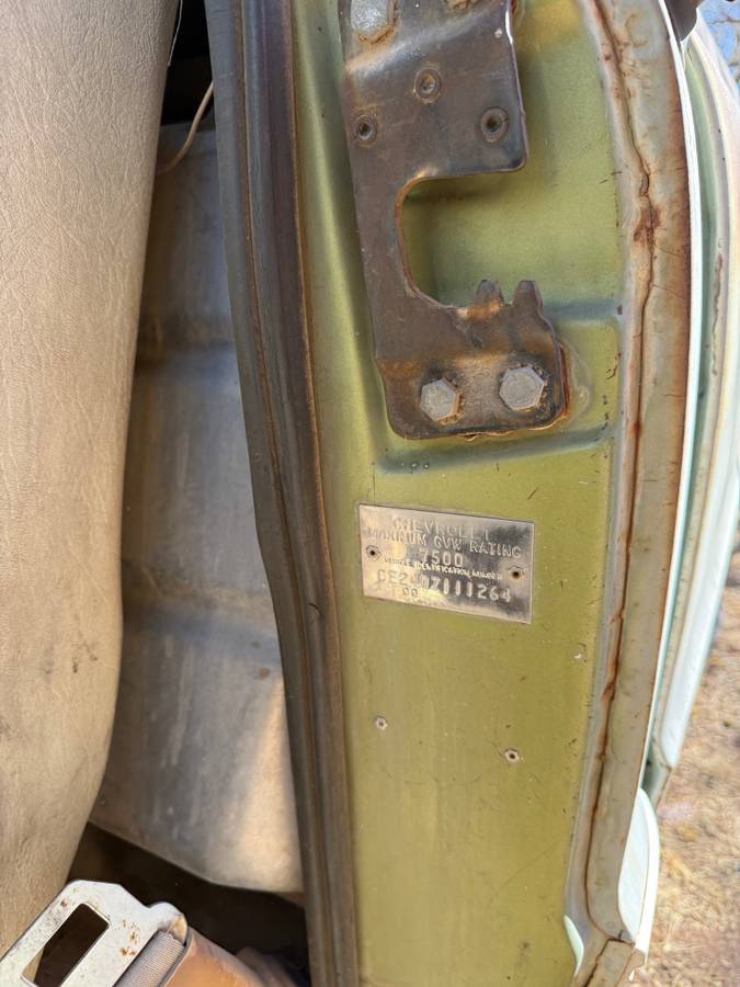 Chevy-c20-1970-grey-1