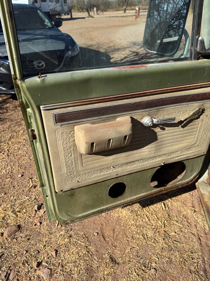 Chevy-c20-1970-grey-3