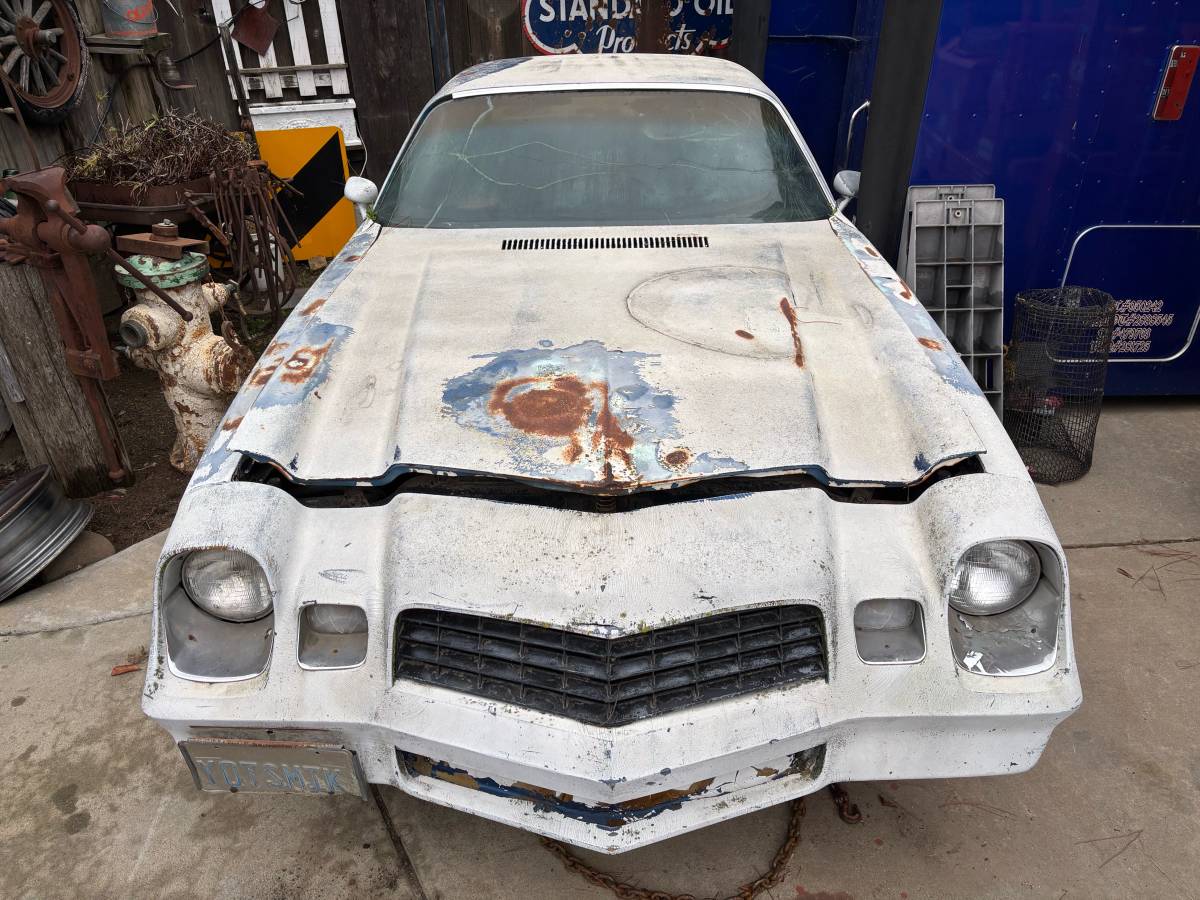 Chevy-camaro-1978-white-10