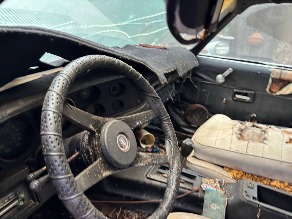 Chevy-camaro-1978-white-11