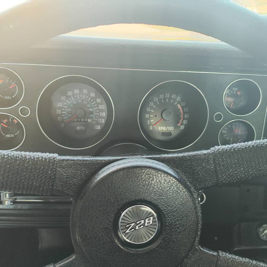 Chevy-camaro-1979-24