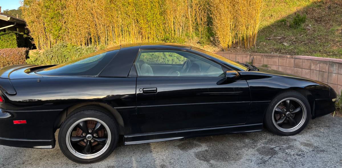 Chevy-camaro-1996-black-2