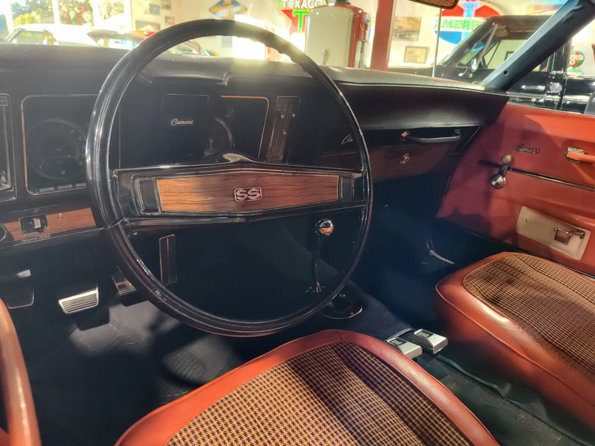 Chevy-camaro-z11-pace-car-convertible-1969-4