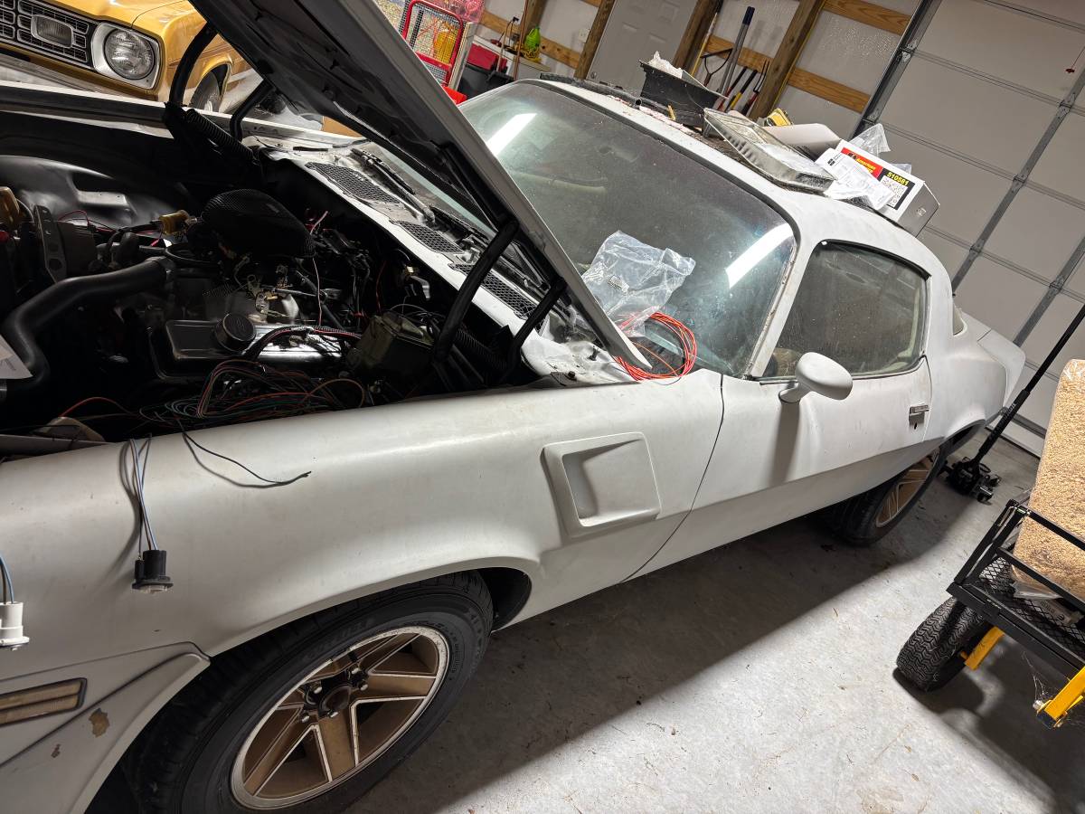 Chevy-camaro-z28-1979-grey-1