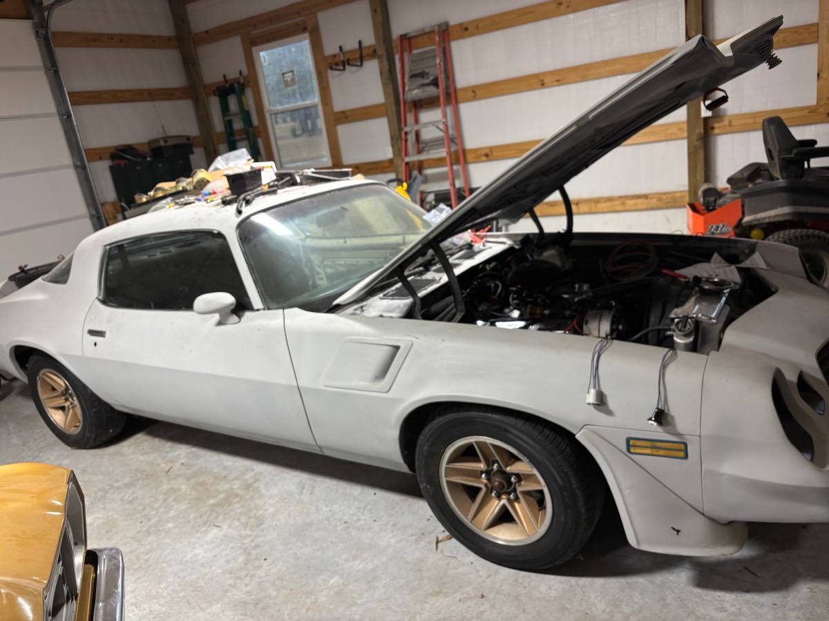 Chevy-camaro-z28-1979-grey