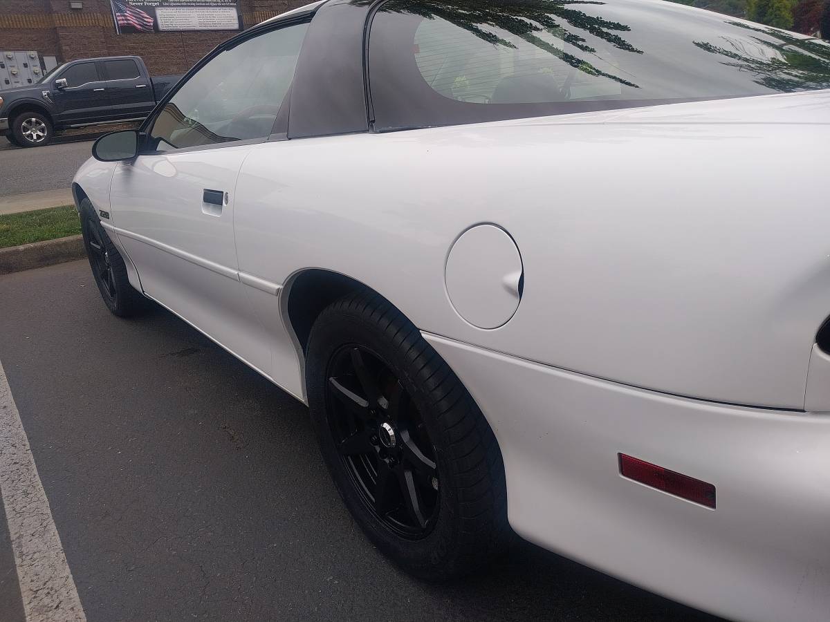 Chevy-camaro-z28-1995-white-2