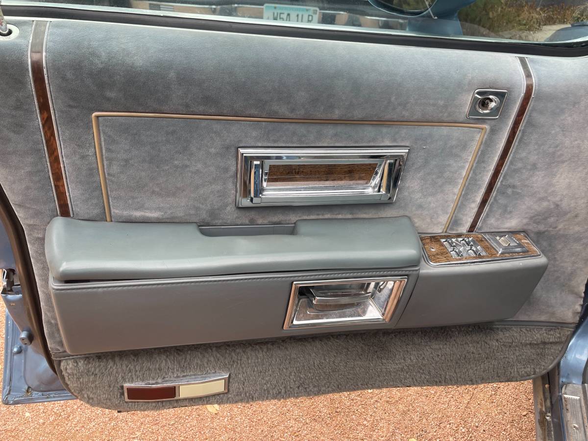 Chevy-caprice-1985-16