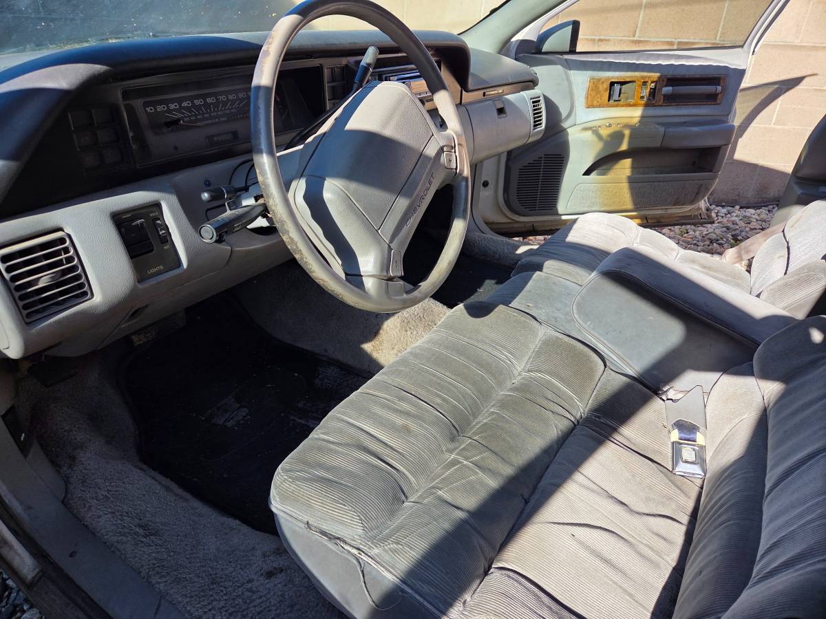 Chevy-caprice-1992-white-10