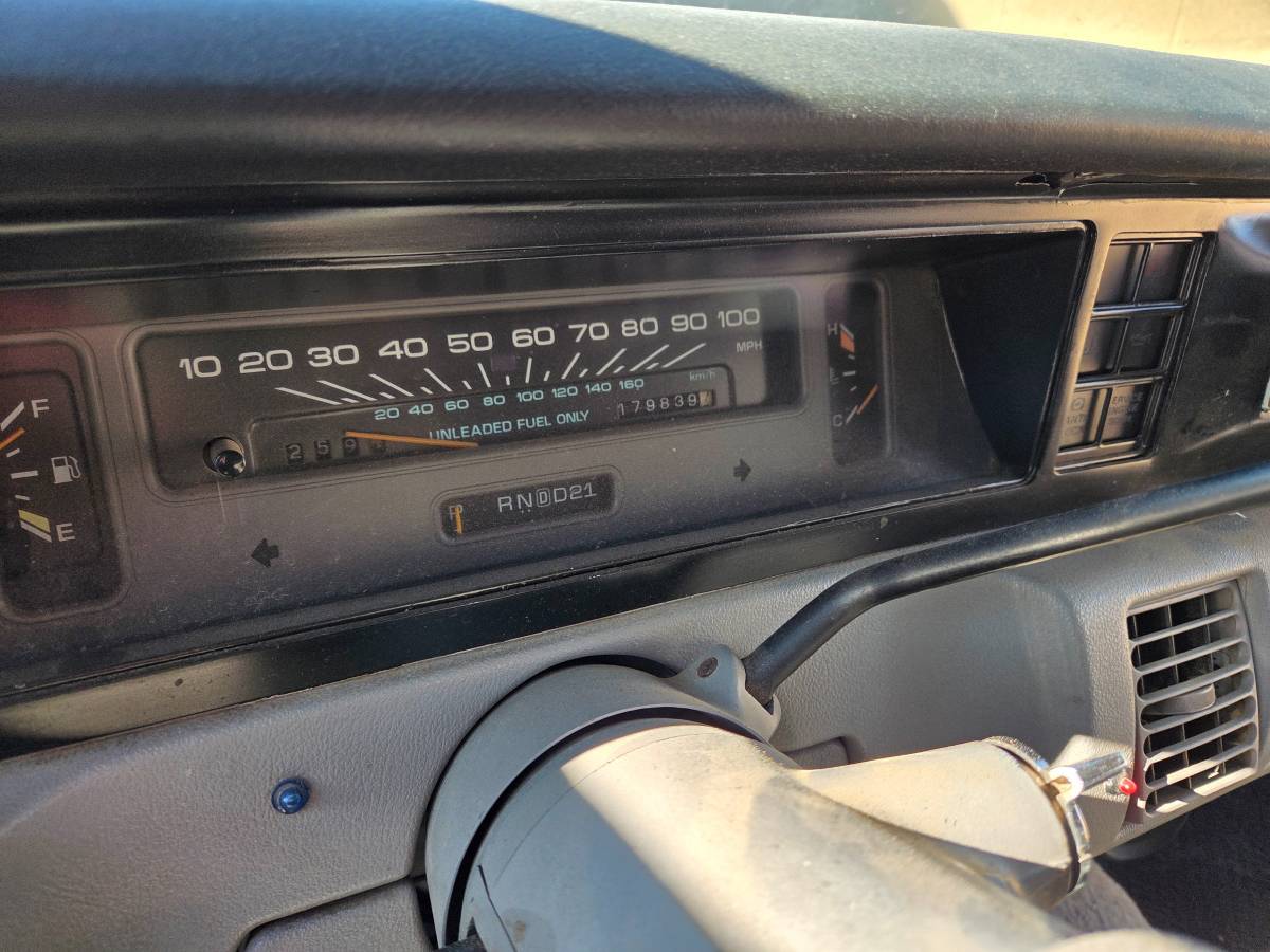 Chevy-caprice-1992-white-11