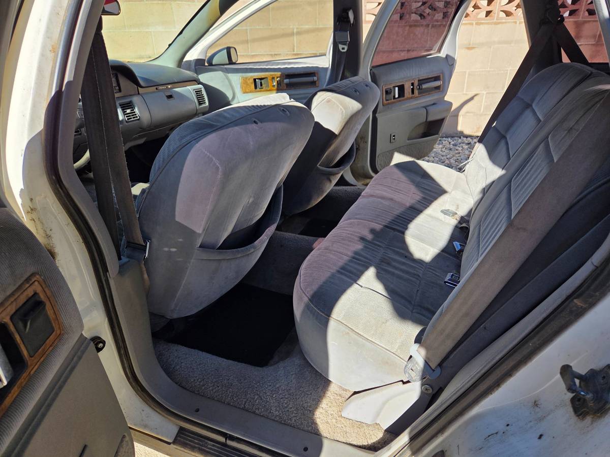 Chevy-caprice-1992-white-12