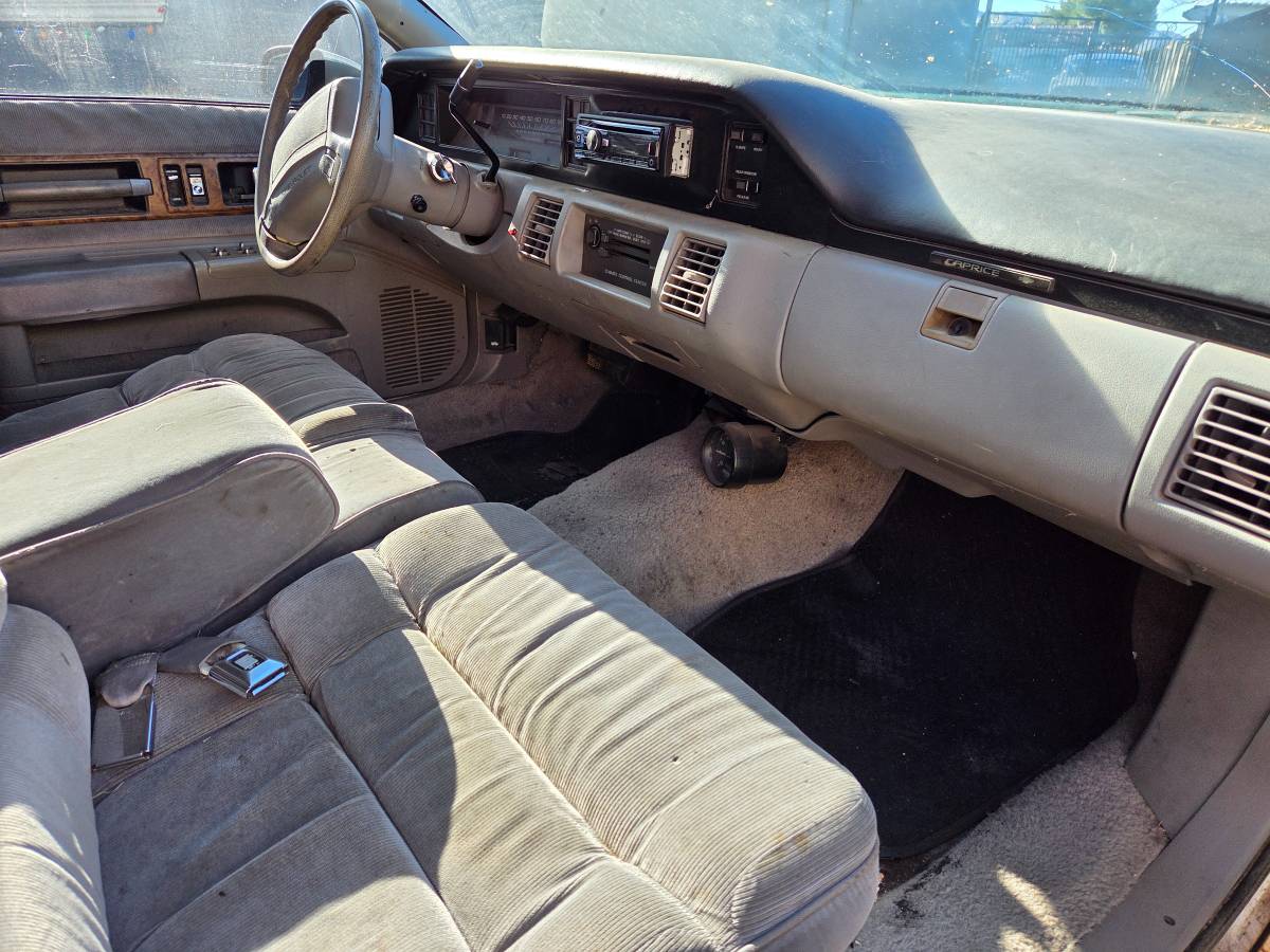 Chevy-caprice-1992-white-4