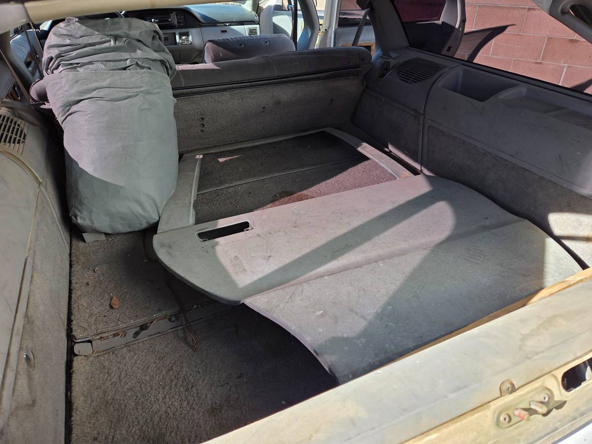 Chevy-caprice-1992-white-7