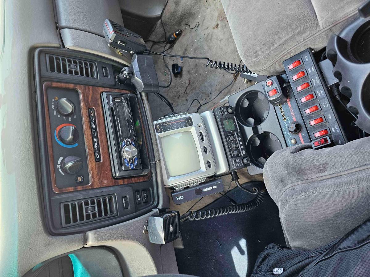 Chevy-caprice-1994-white-2