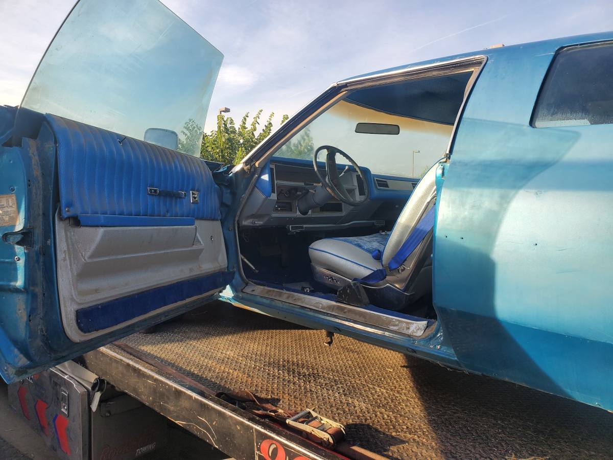 Chevy-caprice-classic-1975-blue-10