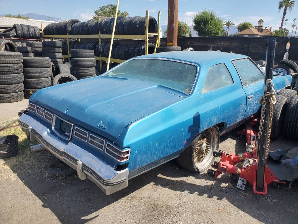 Chevy-caprice-classic-1975-blue-5